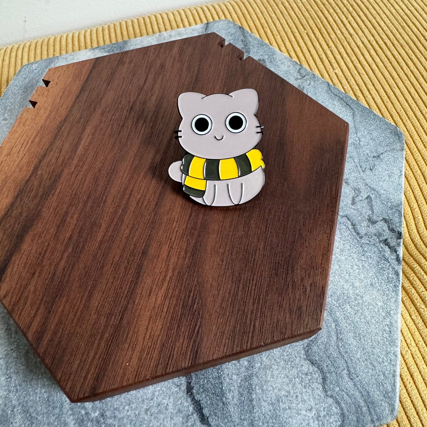 Pin - Magic Cat Yellow Grey