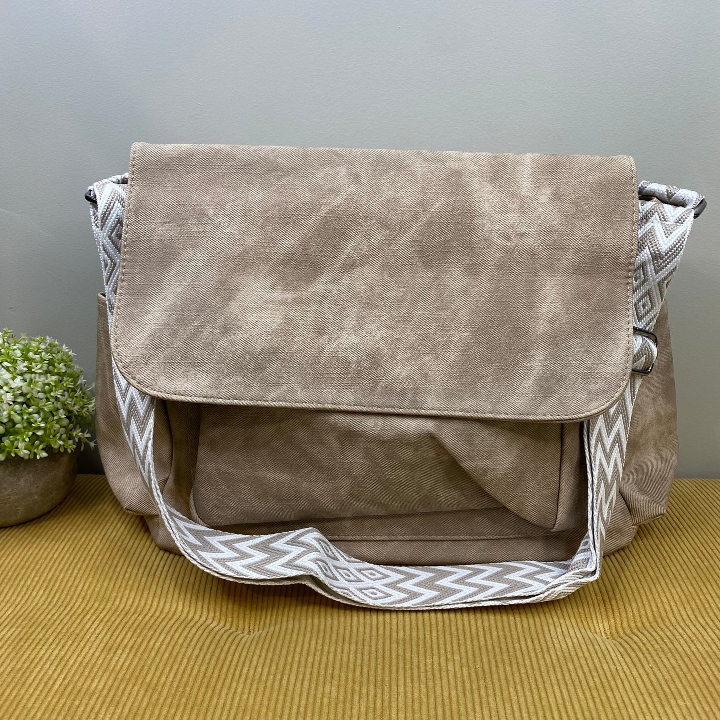 Elizabeth Flap Messenger Bag